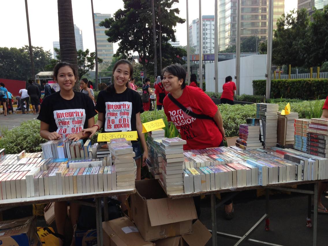 BOOKS FOR CHARITY. The Drive Books, Not Cars book sale in Jakarta in 2013. Photo courtesy of their Facebook page