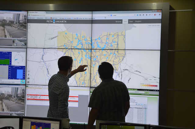 CONTROL ROOM. Mapped flood-related tweets monitored in BPBD Jakarta’s incident control room. Photo courtesy of Tomas Holderness