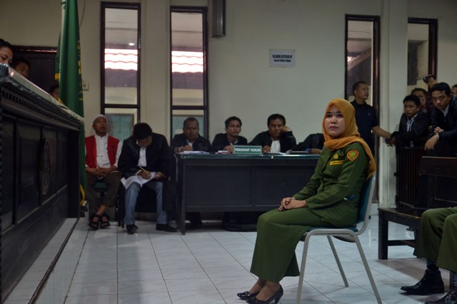 Witness against Fadhli Rahim testifying in court. Photo by Mansyur Rahim/Rappler