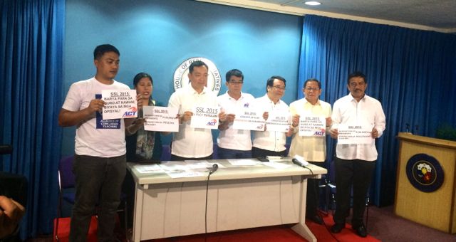 Alliance of Concerned Teachers Party-list Representative Antonio Tinio together with public school teachers and lawmakers of the Makabayan bloc. 
