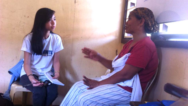 A MOTHER'S STRUGGLE. Isnaira Terek (right) is a Zamboanga resident who cannot return home. Photo by Regine Mendoza