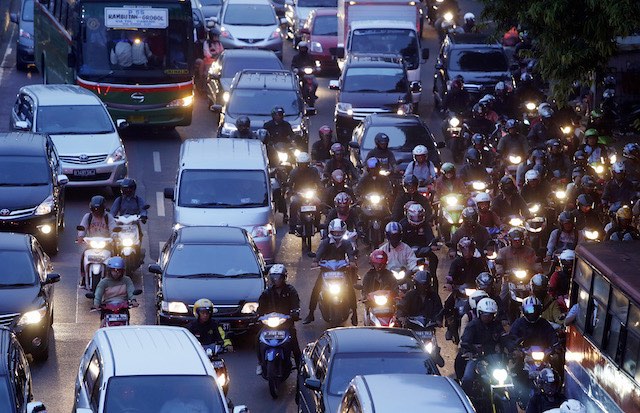 KEMACETAN JAKARTA. Setujukah Kamu bila Jakarta disebut sebagai kota termacet di dunia? Foto oleh EPA.