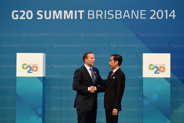 JOKOWI AND ABBOTT. Australian Prime minister Tony Abbott (L) greets Indonesian President Joko Widodo (R) during the official welcome at the Brisbane Convention and Exhibitions Centre (BCEC) in Brisbane, Australia, November 15, 2014. Photo by EPA