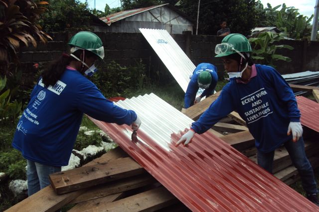 WOMEN CARPENTERS. Mothers wort together to rehabilitate their children's school damaged by typhoon Yolanda. (Photo by Paul Cinco/Uswag Kita)
