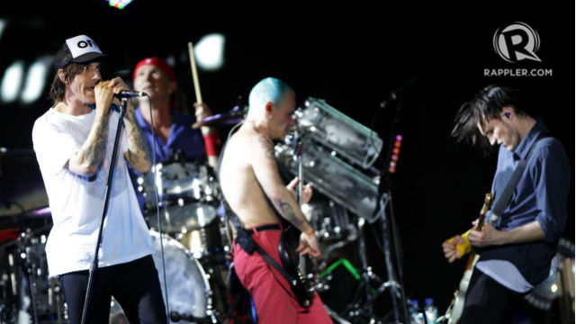 UNSTOPPABLE. After decades in the business together, the Red Hot Chili Peppers still gave it their all. Photo by Inoue Jaena/Rappler 