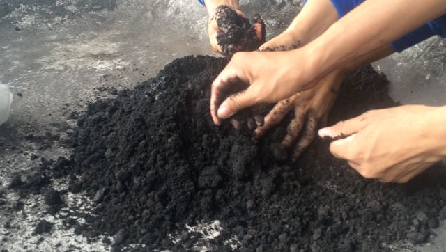 ECO-FRIENDLY CHARCOAL. Burned coconut husks are powdered and mixed with starch to make 'green charcoals.'