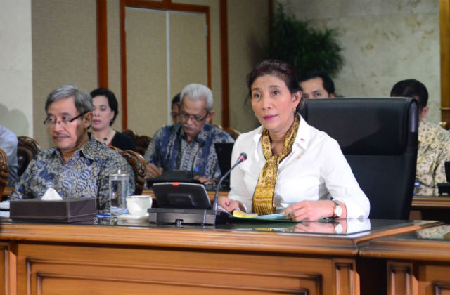 IN CHARGE. Fisheries Minister Susi Pudjiastuti leading a press briefing with the ministry's director generals. Photo by Jet Damazo-Santos/Rappler