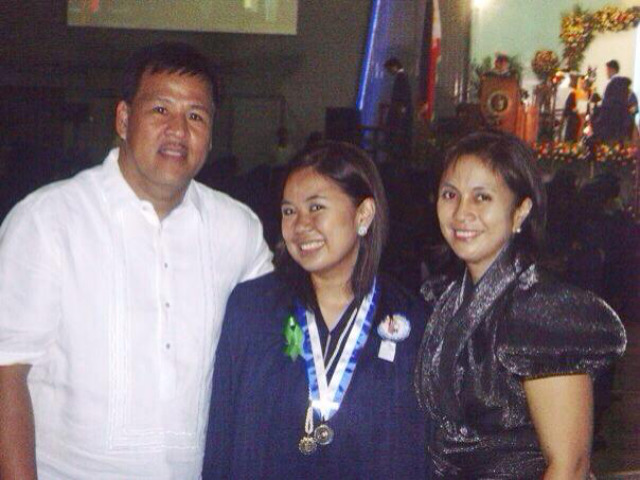 GRADUATION DAY. Aika Robredo poses with her father, Jesse, and her mother, Leni, during her graduation in 2008. Photo courtesy of Aika Robredo
