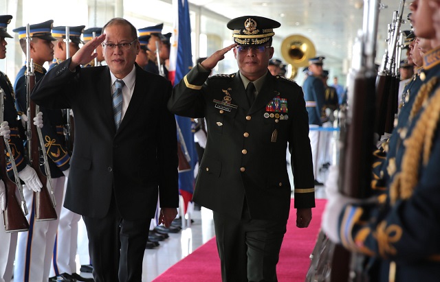 OFF TO SINGAPORE. President Benigno Aquino III is in Singapore to encourage businessmen to invest in the Philippines. Malacañang Photo Bureau 