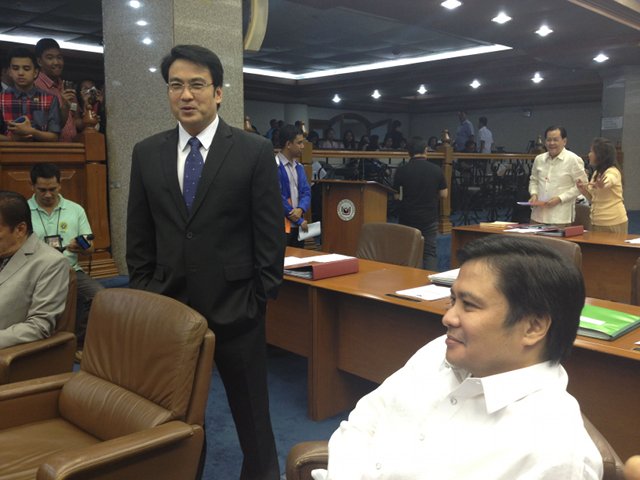 ‘GRAVE ERROR.’ Senators Bong Revilla and Jinggoy Estrada ask the Ombudsman to reconsider its decision to sue them for plunder. File photo by Ayee Macaraig/Rappler 