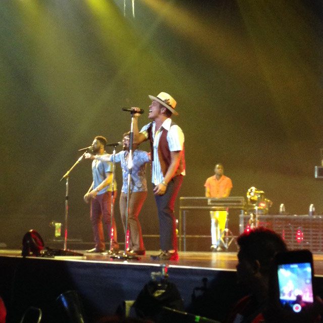 MOONSHINE JUNGLE. Bruno Mars shared the stage with The Hooligans. Photo by Gelli Victor