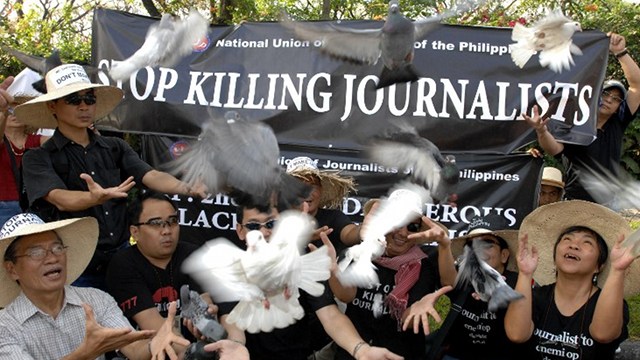 ‘STOP IMPUNITY.’ Filipino journalists release doves in Manila to symbolize press freedom in the face of the rash of killings of media personnel. File photo by Jay Directo/AFP