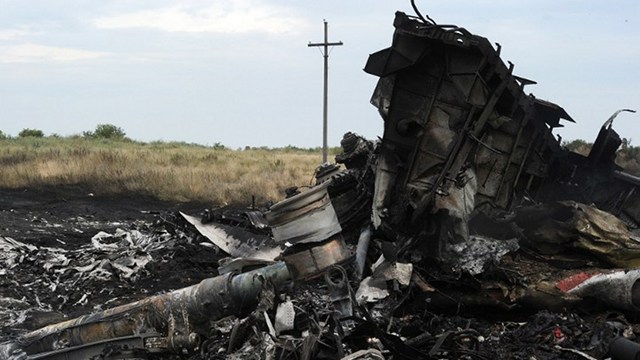 CRASH SITE. A picture taken on July 18, 2014 shows the wreckage of the Malaysia Airlines jet carrying 298 people from Amsterdam to Kuala Lumpur a day after it crashed, near the town of Shaktarsk, in rebel-held east Ukraine. Photo by Dominique Faget/AFP 