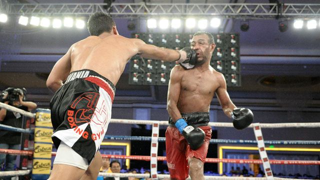 Servania lands a punch on Munoz's face. Photo by Denmark Dolores