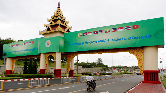 SUMMIT PREPS. A motorbike passes under the gateway decorated for 24th ASEAN Summit in Naypyitaw, Myanmar on May 9, 2014. Photo by EPA/Lynn Bo Bo
