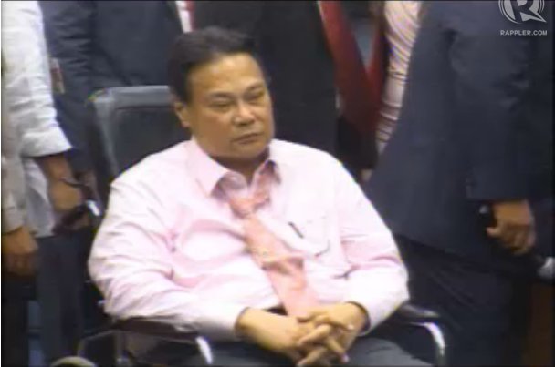 NO ESCAPE. Then Chief Justice Renato Corona is wheeled back into the Senate session hall after walking out without entertaining senators' questions about his speech. File photo 
