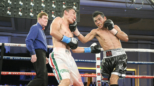 Arthur Villanueva (right) lands an uppercut on Fernando Aguilar. Photo by Denmark Dolores
